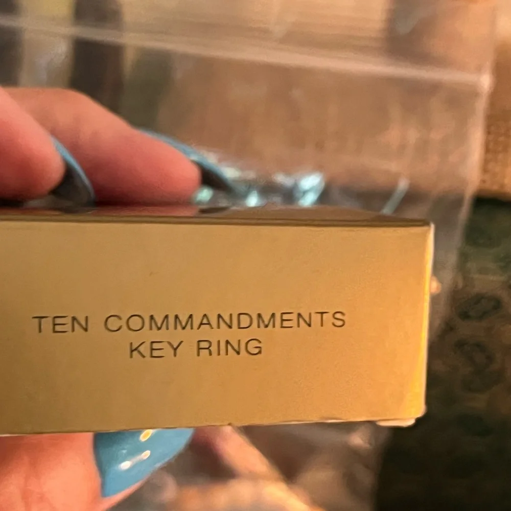 Ten Commandments key ring from vintage Avon 1999 new never used in box!